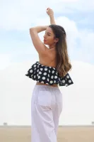 Top tomara que caia babado poá